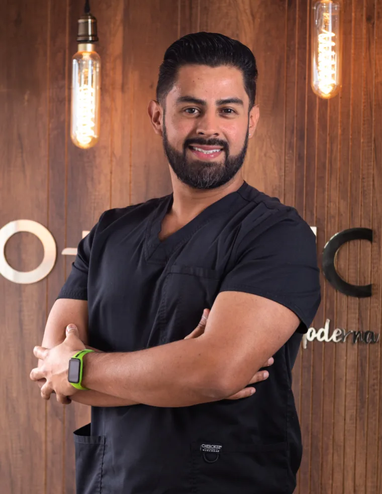 Jhonatan Colmenares, asistente dental de ProClinic UIO, Sede Norte, Quito